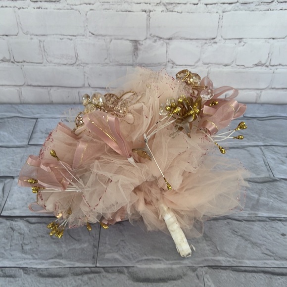 Quinceañera Bouquet of artificial flowers - Picture 3 of 8